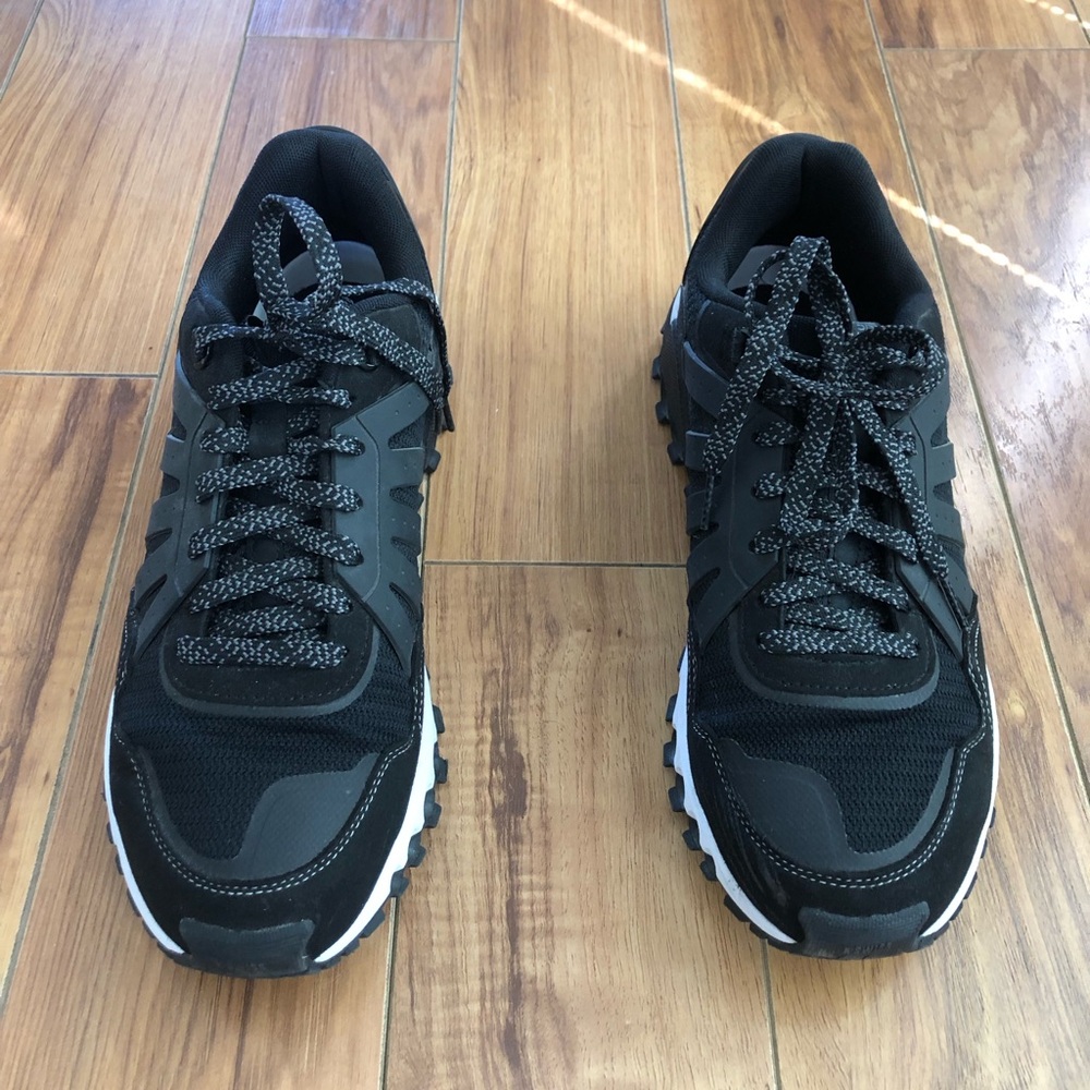 K-Swiss Men’s Black and White Athletic Sneakers, Size 10.5 US, 44 EUR